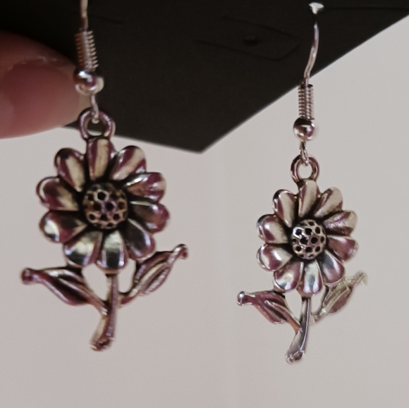 2 item-FAUX TURQUOISE & FLOWER GEMSTONE SILVERTONE NECKLACE & SUNFLOWER EARRINGS - Picture 8 of 10